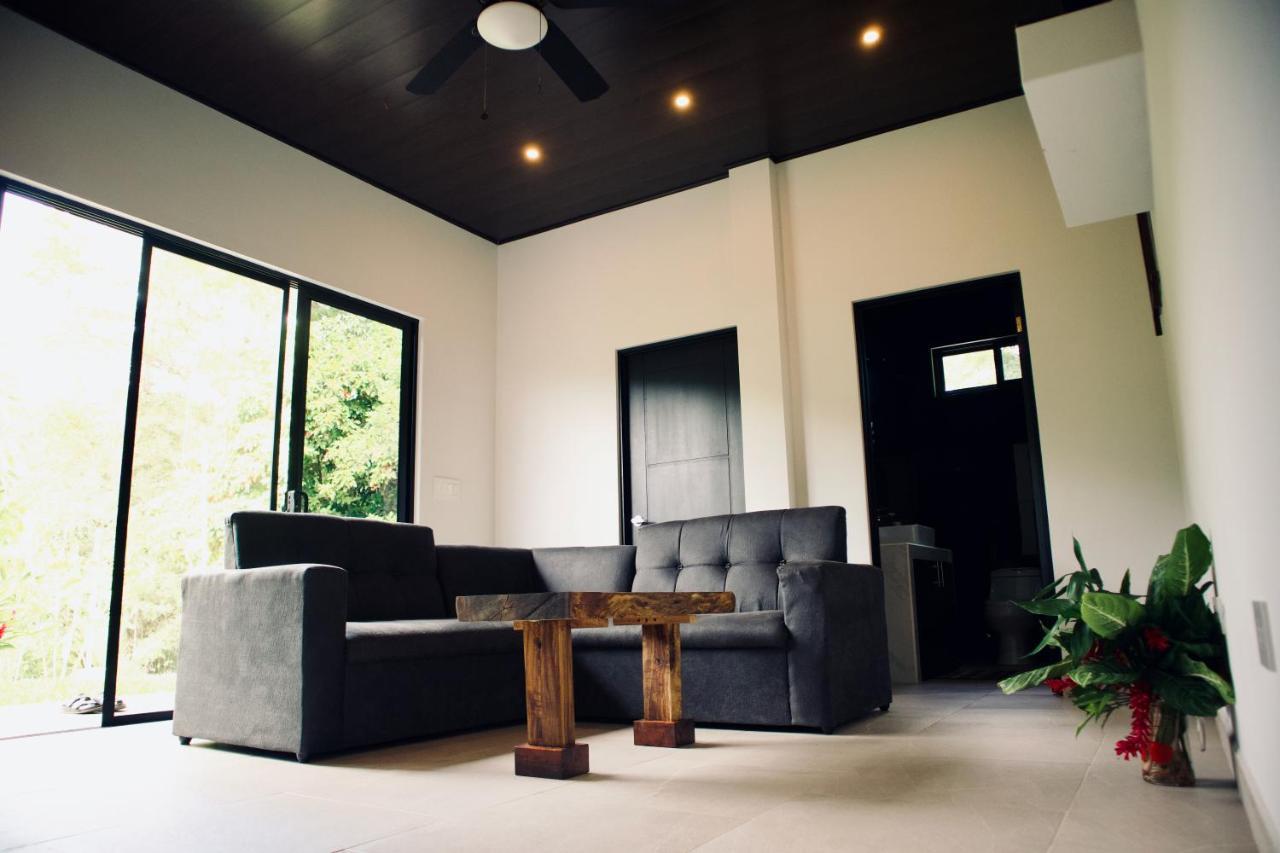 Jungle Home With King Beds -5 Minutes From The Beach Увита Екстериор снимка