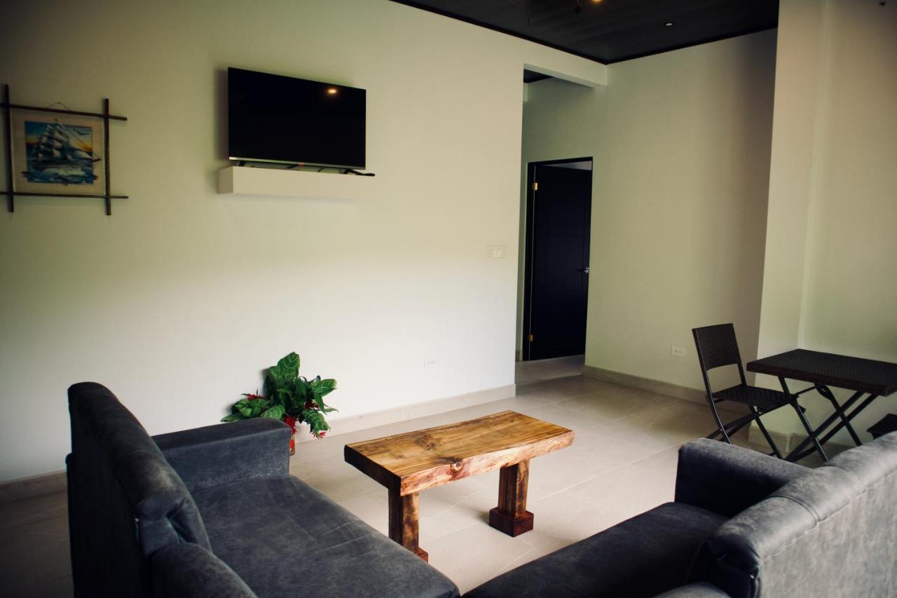 Jungle Home With King Beds -5 Minutes From The Beach Увита Екстериор снимка
