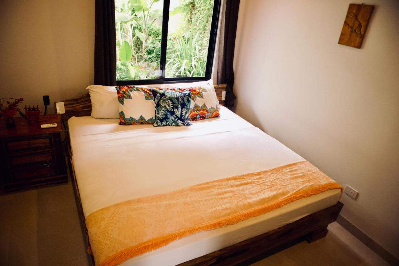 Jungle Home With King Beds -5 Minutes From The Beach Увита Екстериор снимка